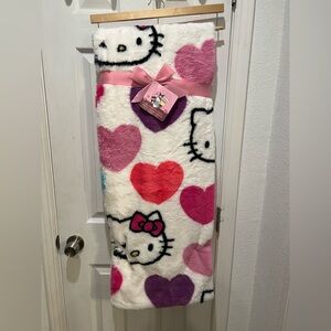 hello kitty throw blanket 🔥